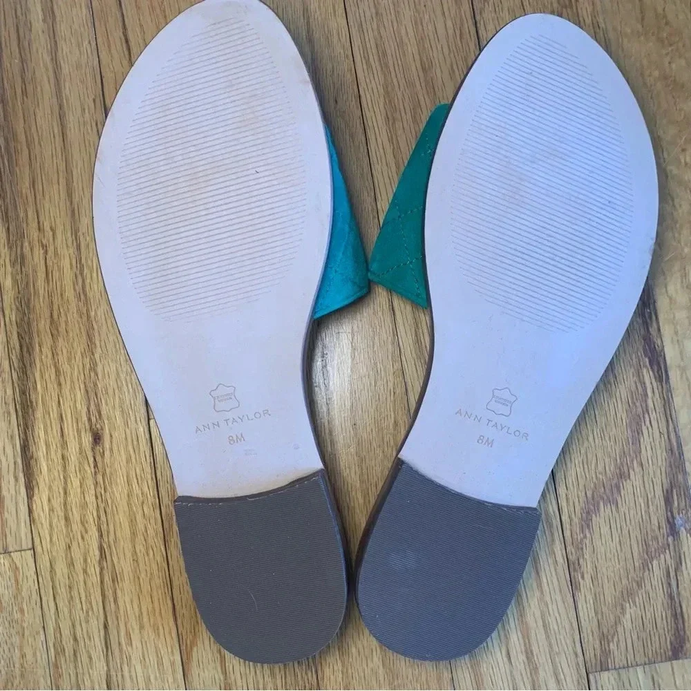 NWOB Ann Taylor Green Faux Suede Flat Sandals, Size 8. Quilted Pattern, Slip On